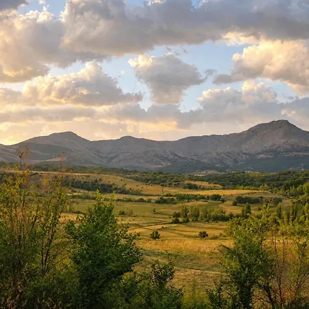 Picos De Europa Cistierna Leon El Valle de las Casas